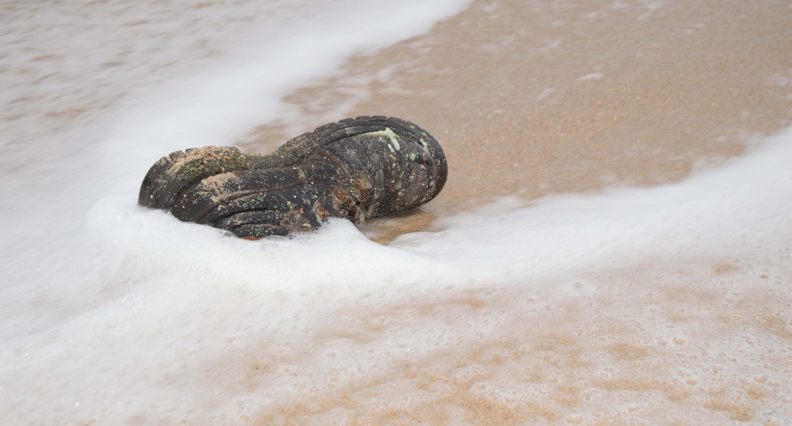 Fuertes vientos dificultan la búsqueda de al menos 10 migrantes en dos naufragios en Grecia