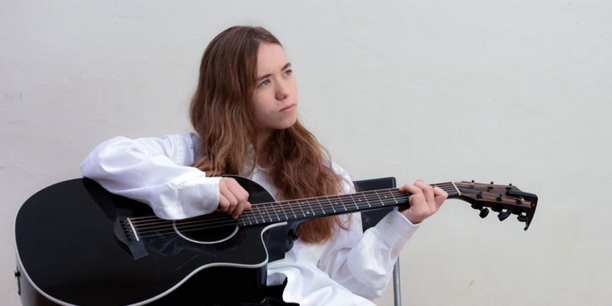 GAL-LA presenta su primer álbum, 'Dopamina'