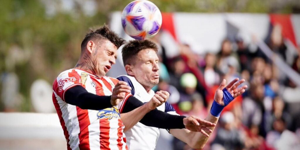 Gimnasia empata y se aleja del líder