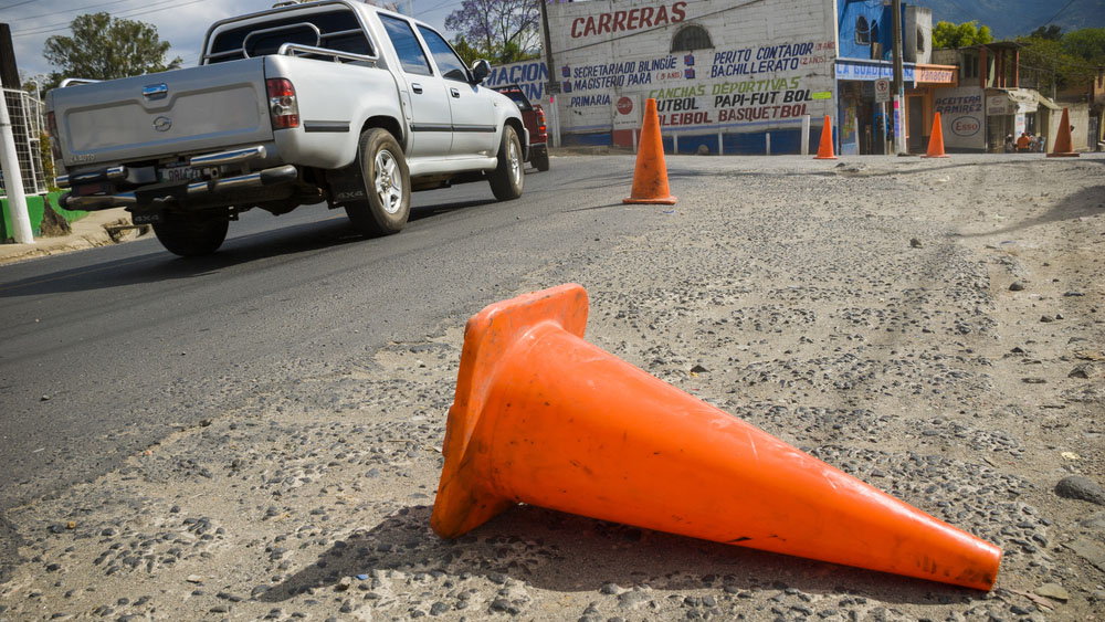 Guatemala: camioneta llena de gente cae en un barranco y causa la muerte de al menos 17
