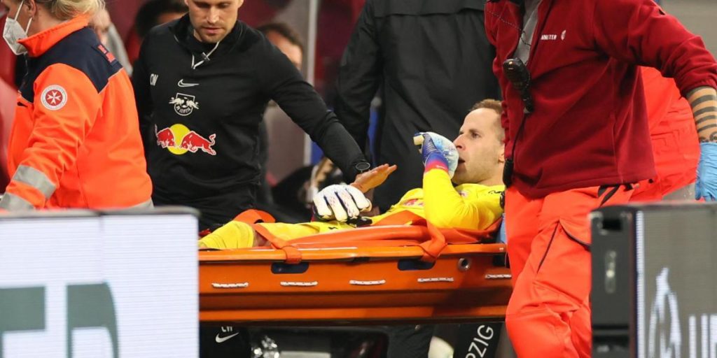 Gulacsi, lesionado de gravedad en el Leipzig-Celtic