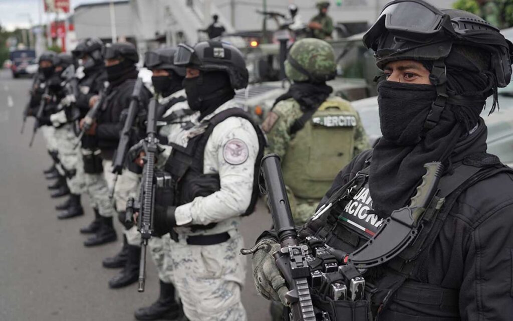 Hay hasta 53 amparos contra la Guardia Nacional, afirma AMLO