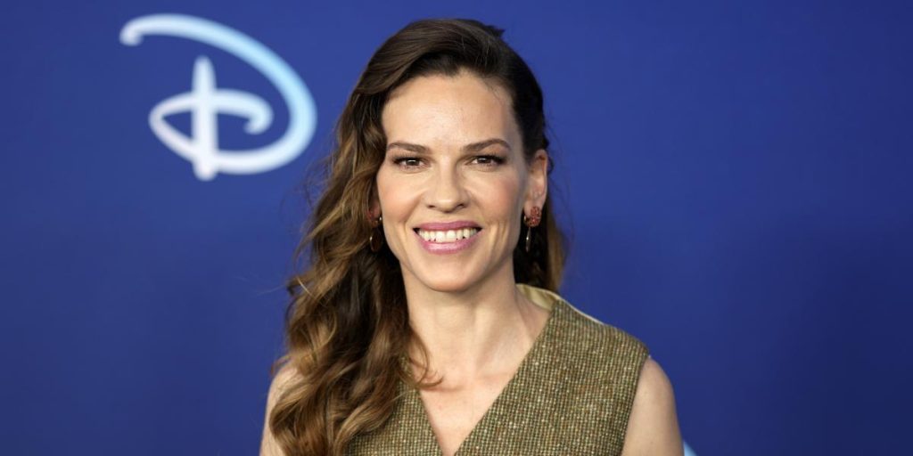 Hilary Swank, embarazada de mellizos a los 48 años