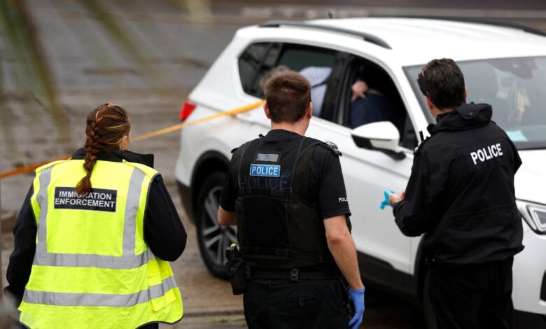 Hombre lanza bombas molotov a centro de migrantes y se suicida en Inglaterra