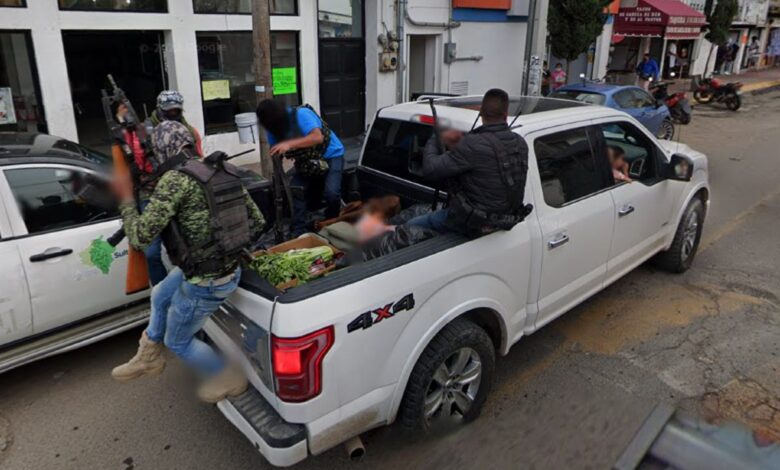Hombres armados con AK-47 son captados por Google Maps en calle del Edomex
