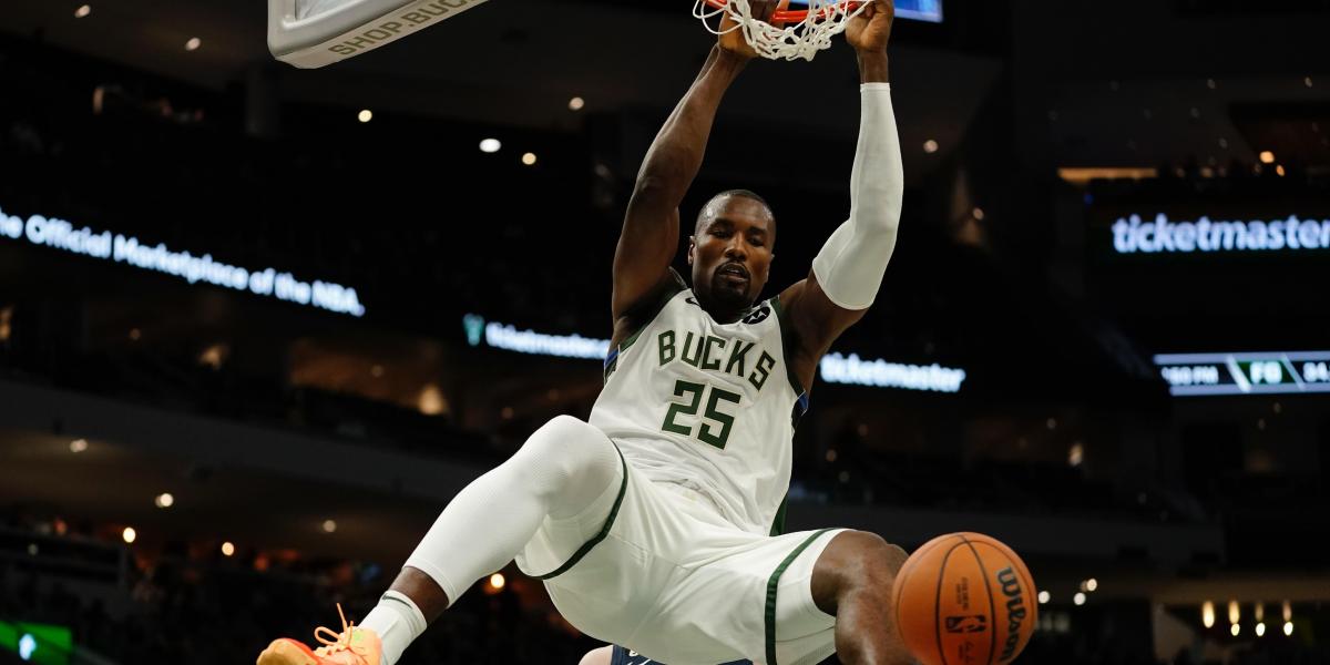 Ibaka se luce en su mejor partido con los Bucks