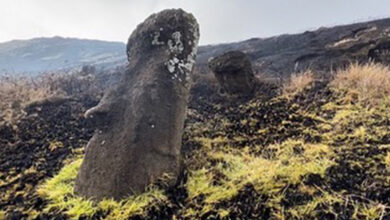 Incendio provoca 'daño irreparable' en la Isla de Pascua; el fuego alcanzó a los moai
