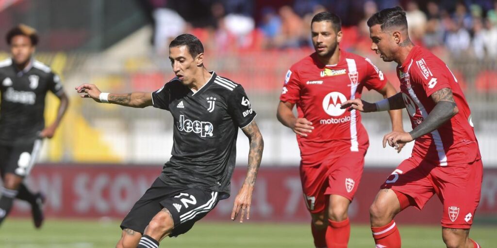 Intentan asaltar el domicilio de Di María con el 'Fideo' y Vlahovic en su interior