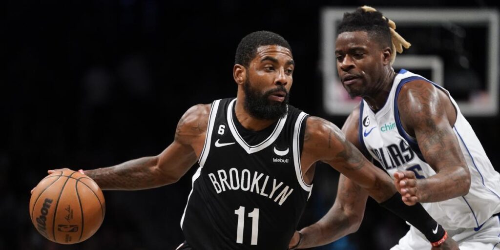 Irving la vuelve a liar: ¡promueve una película antisemita!