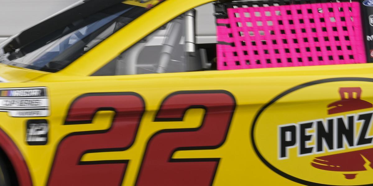 Joey Logano se lleva la victoria en Las Vegas