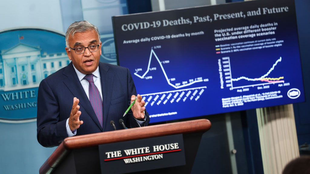 La Casa Blanca recomienda el refuerzo actualizado contra el COVID-19 antes de Halloween