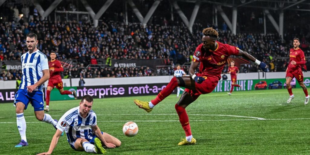 La Roma vence en Helsinki y se clasificará si gana en la última jornada