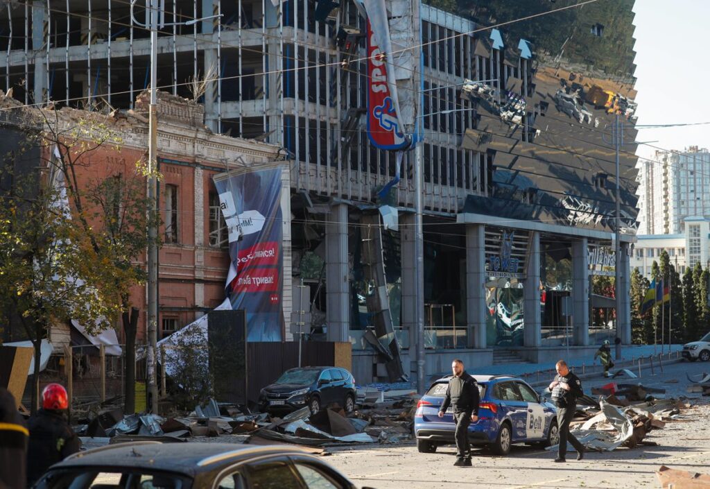 La UE condena los ataques a infraestructuras civiles en Ucrania: “Son crímenes de guerra”