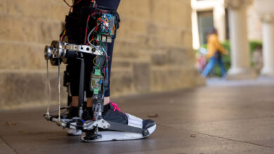 La bota robótica de Stanford brinda a los usuarios un impulso de movilidad personalizado