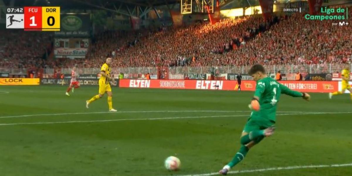 La imperdonable pifia de Kobel en el Union Berlin - Dortmund