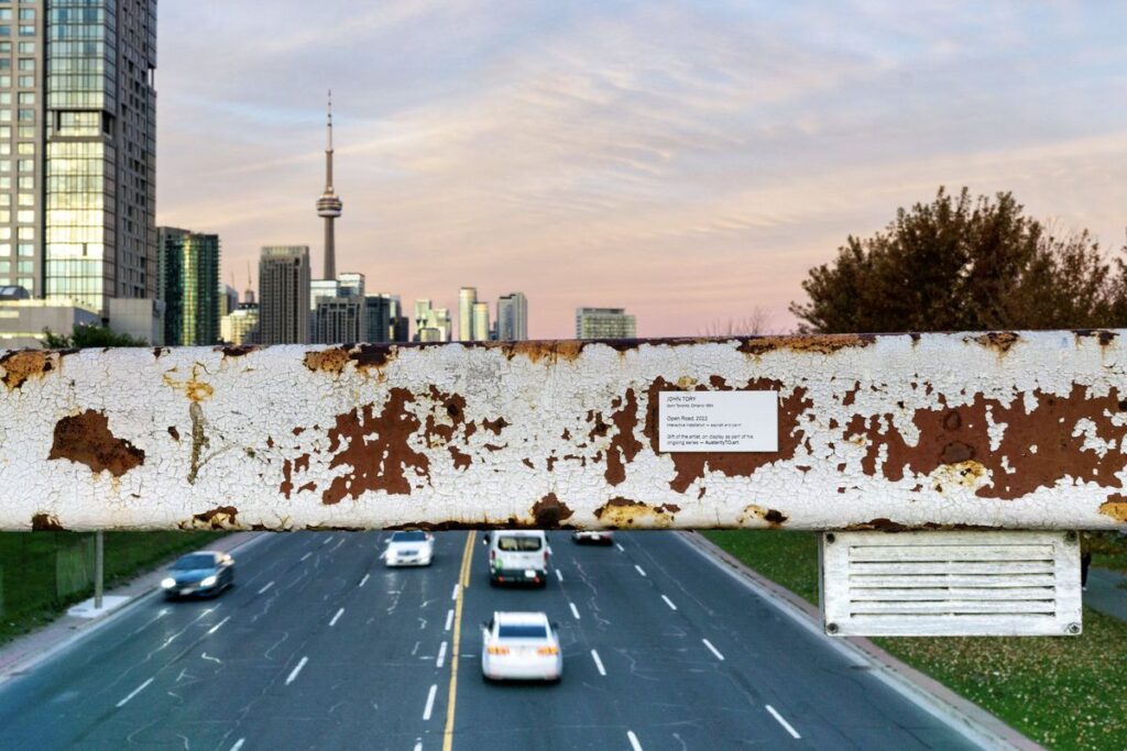 Las falsas instalaciones artísticas que denuncian el deterioro de Toronto