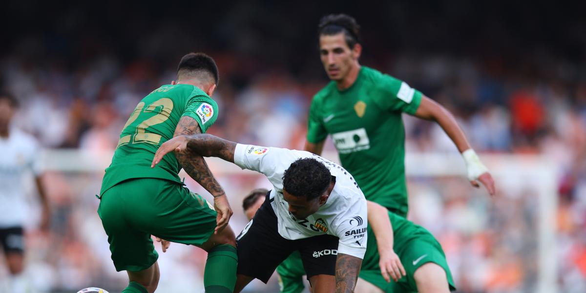 Las peñas del Elche mostrarán pancartas rojas contra los arbitrajes