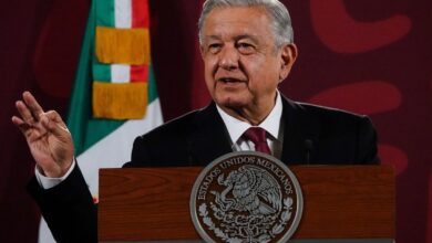López Obrador llama a la unidad en medio del pleito entre Monreal y Sansores