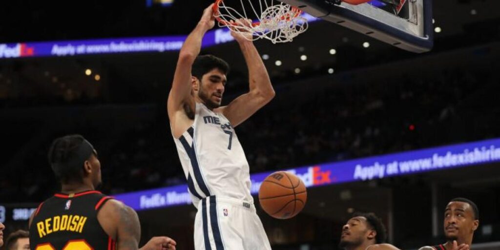 Los Grizzlies extienden el contrato de Aldama hasta 2024