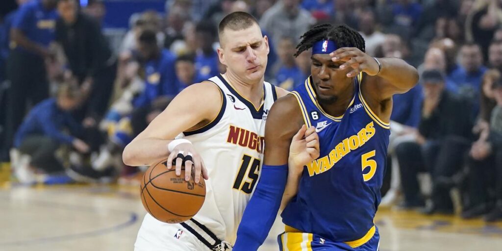 Los Nuggets y Jokic dan un aviso a los Warriors en un festival ofensivo