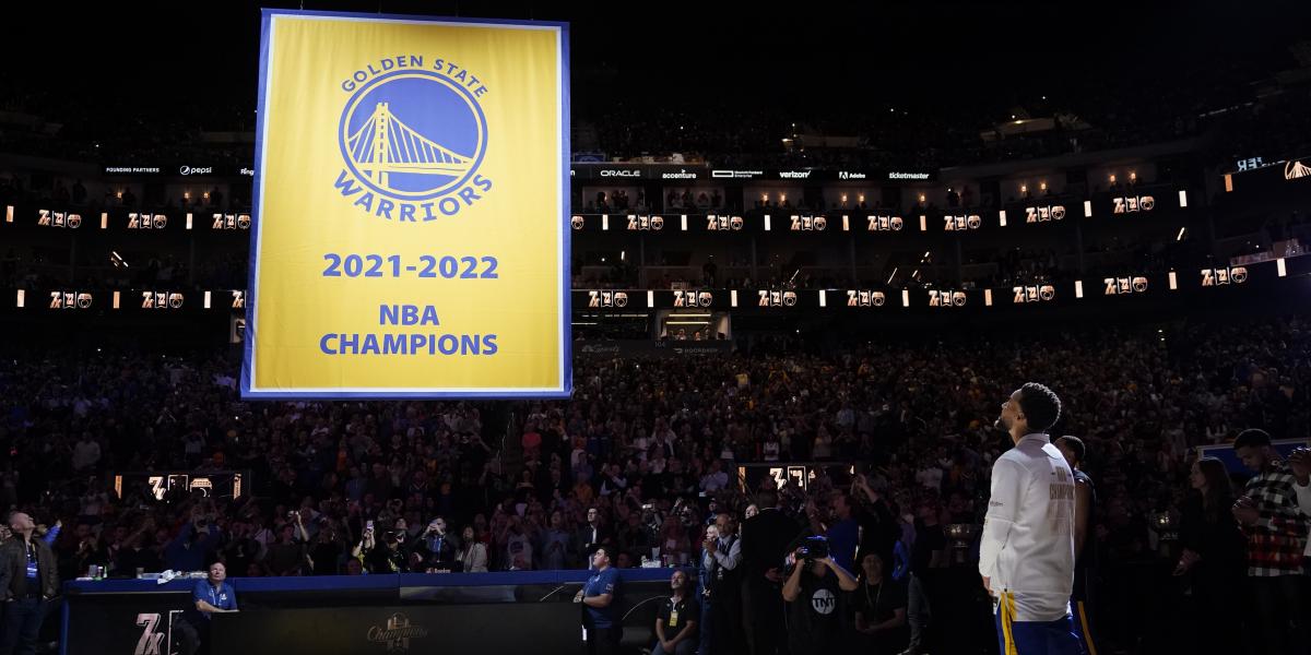Los Warriors reciben su anillo de campeones de la NBA