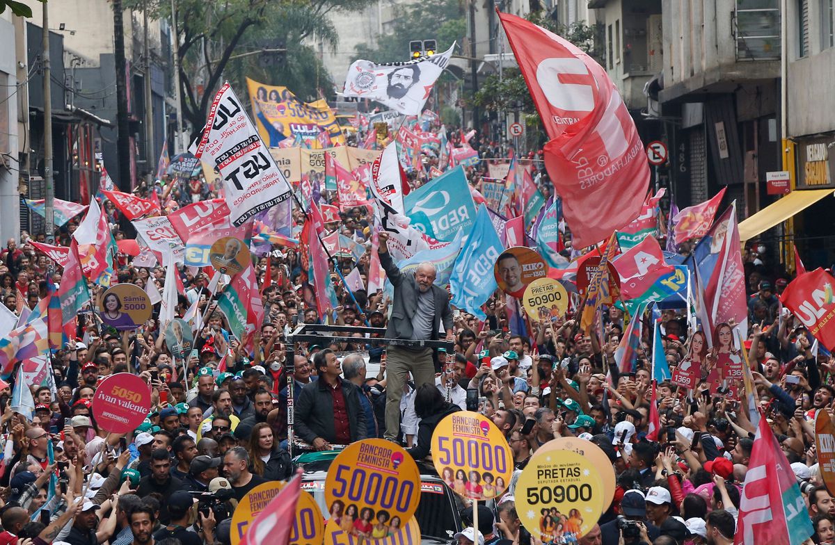 Lula crece en las encuestas y se acerca a la mayoría absoluta en la primera vuelta de las eleccciones en Brasil