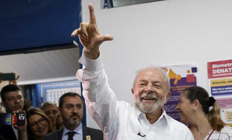 Lula vota a las afueras de Sao Paulo: 'Hoy es el día más importante de mi vida'