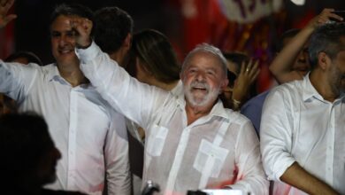 Lula y Bolsonaro apuran el último día de mítines con paradas en varios estados