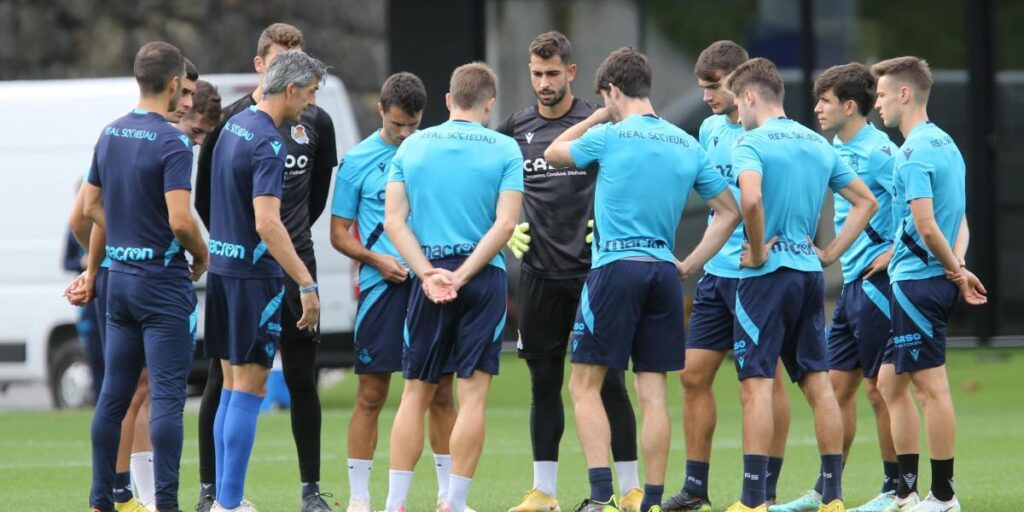 Maguna y otros 24 camino a Chipre