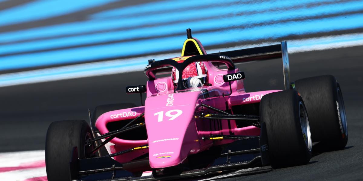 Marta García firma la 'pole' en la lluviosa Singapur