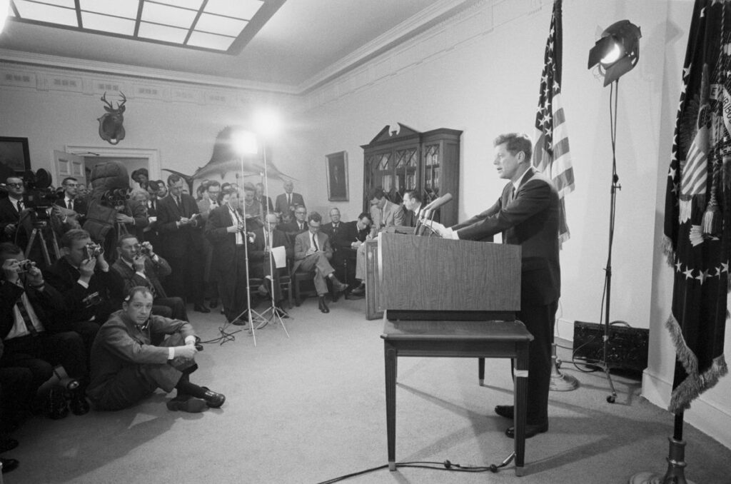 “Mejor no confiar en ninguna gran potencia”, la lección de la crisis de los misiles 60 años después