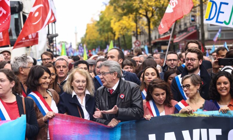 Mélenchon y la izquierda echan un pulso a Macron en la calle