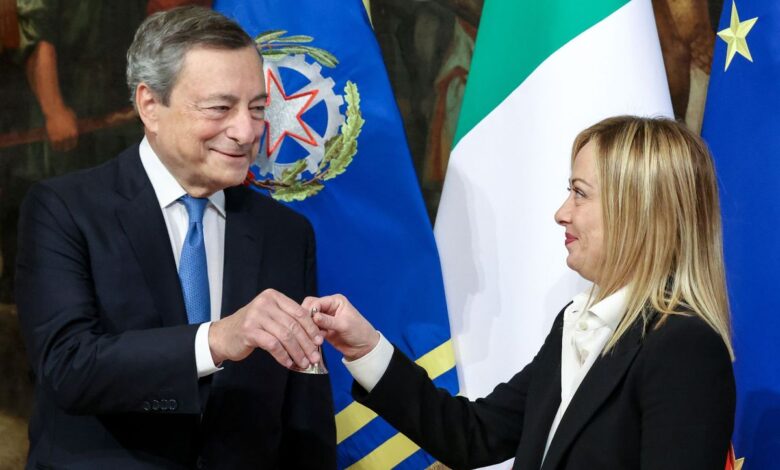 Meloni inaugura su mandato con un encuentro informal en Roma con Macron