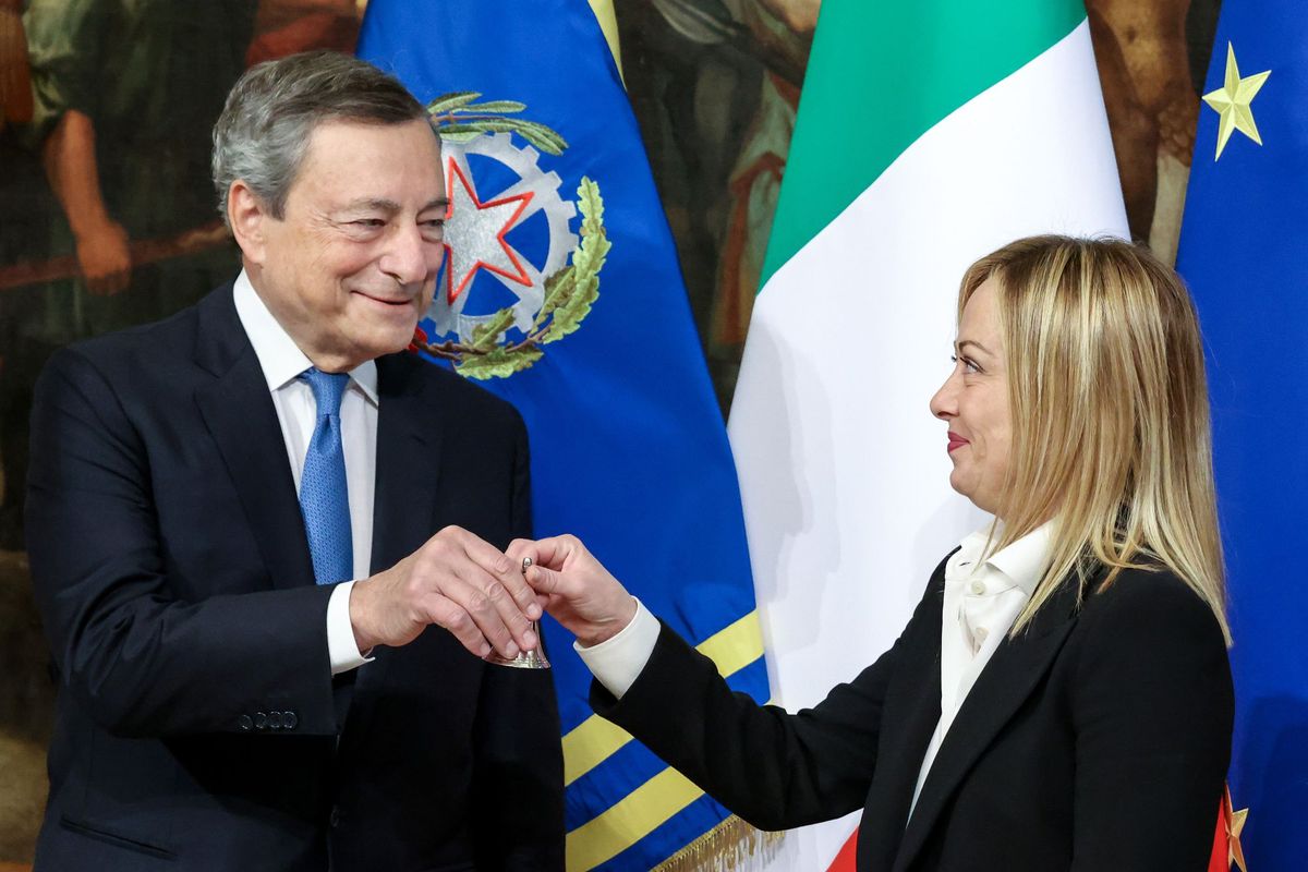 Meloni inaugura su mandato con un encuentro informal en Roma con Macron