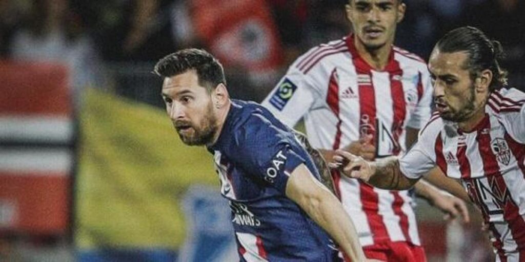 Messi abusa del Ajaccio y afina al PSG