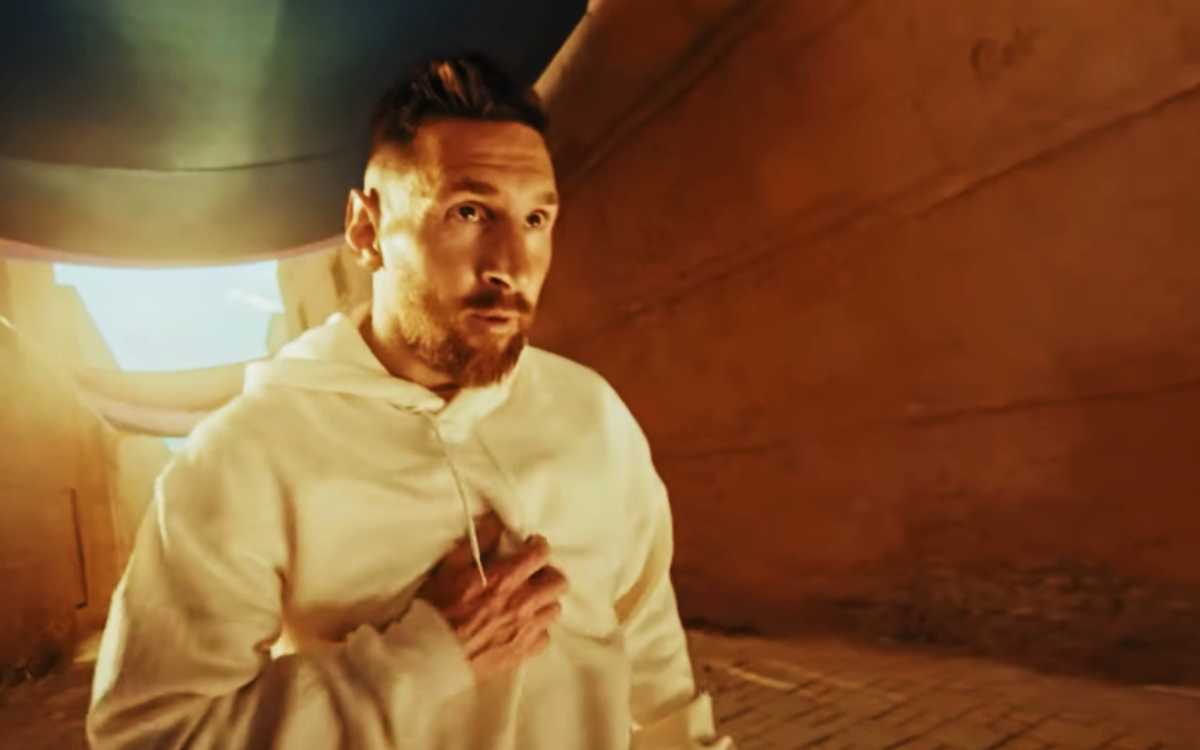 Messi comanda a estrellas del futbol internacional en batalla de túneles