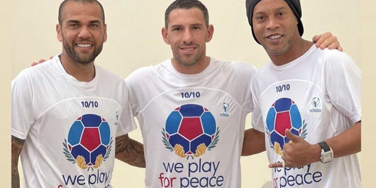 Messi, junto a Ronaldinho y Mourinho en un Partido por la paz