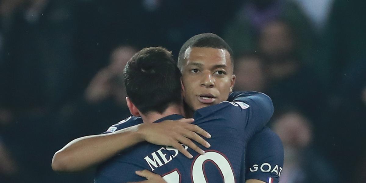 Messi sobresale en un PSG con brotes verdes