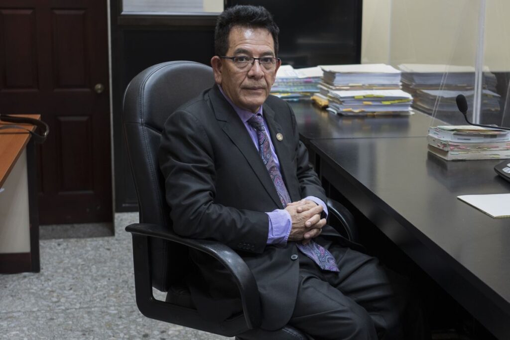 Miguel Ángel Gálvez: “Los militares quieren imponer el terror en Guatemala”