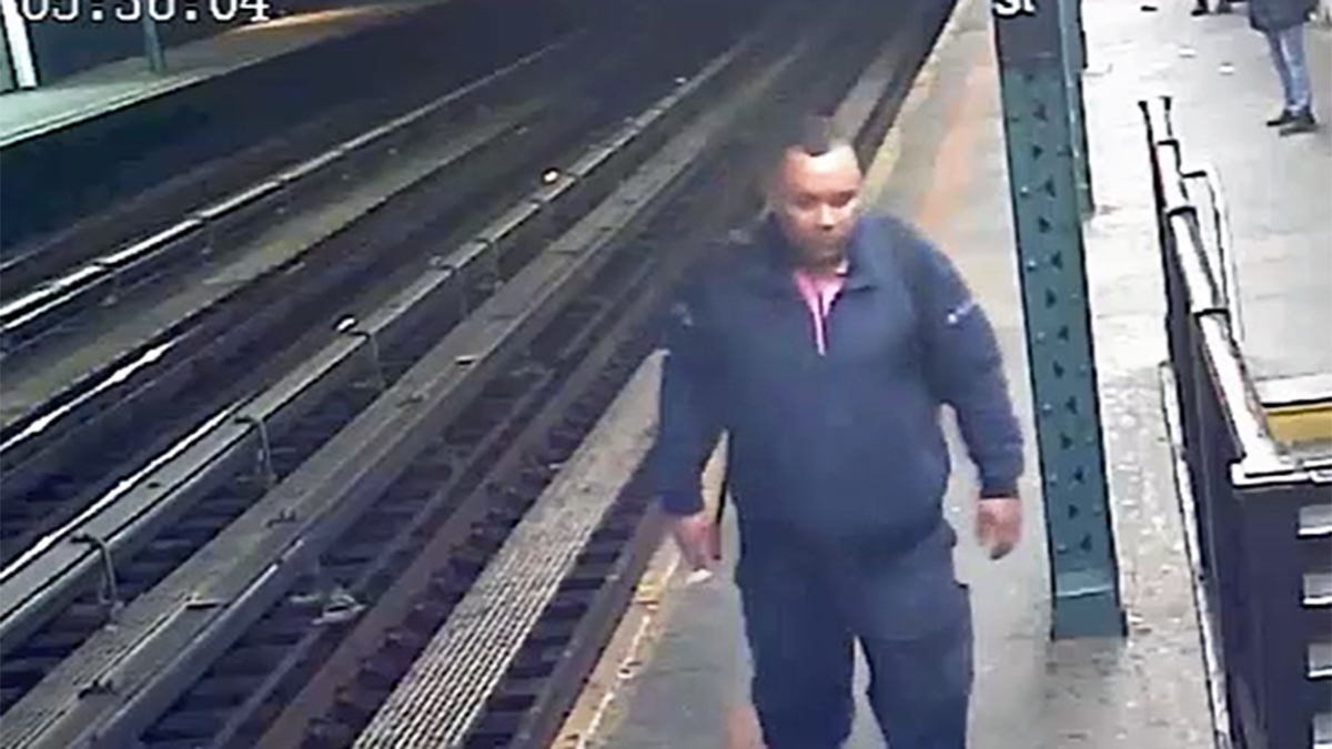 Mujer se rompe la espalda tras ser empujada en el subway de NY