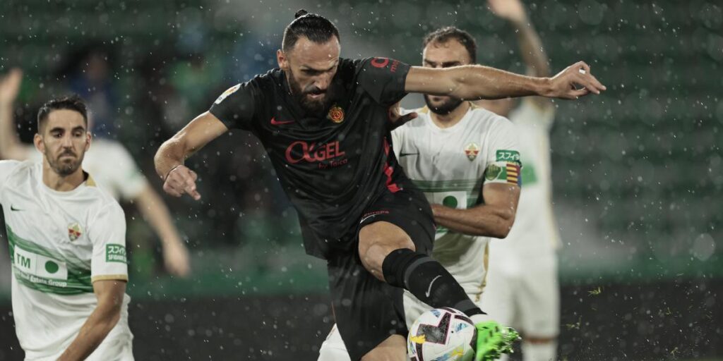 Muriqi y Rubén Peña, sancionados con dos partidos