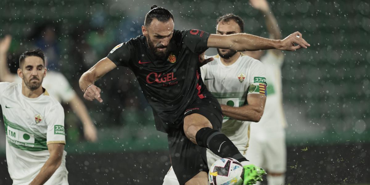 Muriqi y Rubén Peña, sancionados con dos partidos