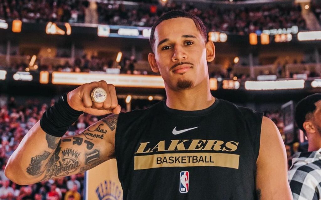NBA: Recibe Juan Toscano su anillo de campeón, primer mexicano en la historia | Video