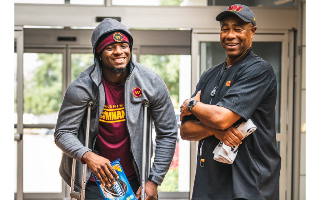 NFL: Brian Robinson vuelve a entrenar tras recibir dos disparos | Video