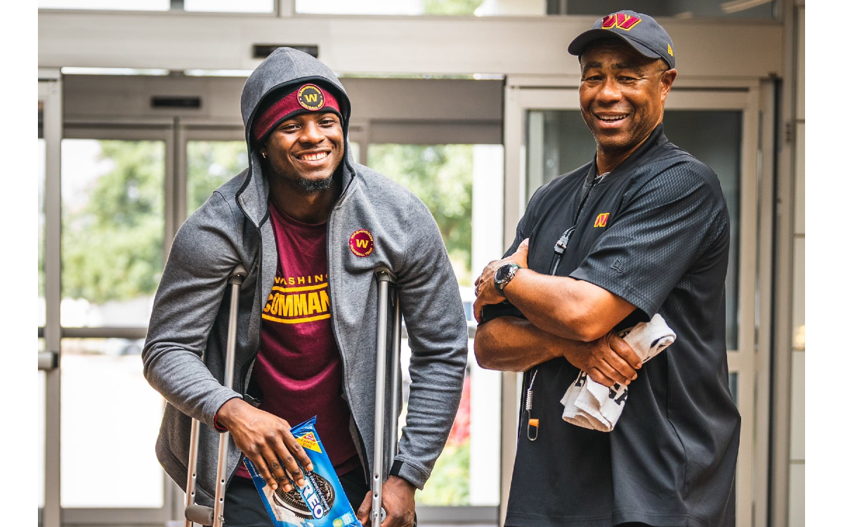 NFL: Brian Robinson vuelve a entrenar tras recibir dos disparos | Video