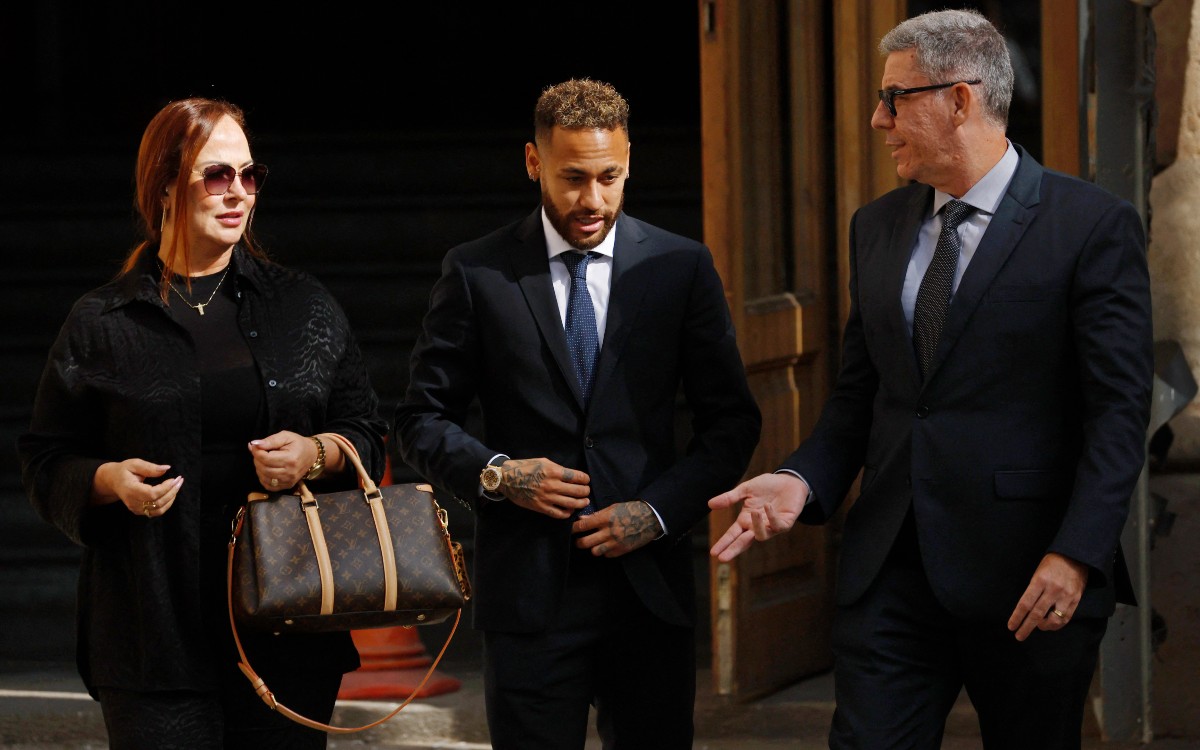 Neymar Jr niega haber participado en la negociaciones con el Barsa | Video