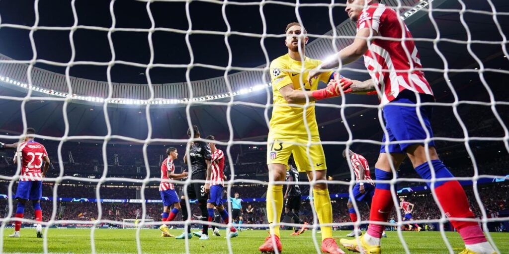 Oblak: "Es muy cruel, lo siento por la afición"