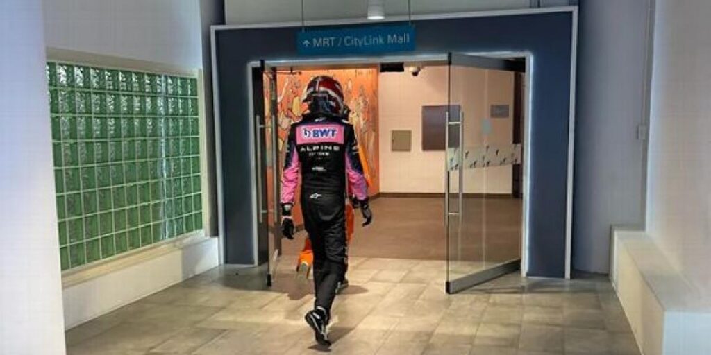 Ocon tuvo que volver al paddock de Singapur tras su abandono ¡en metro!