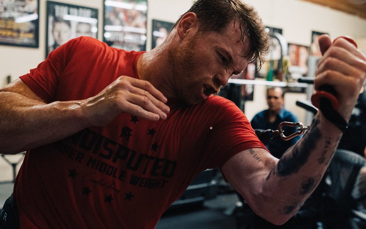 Operarán a ‘Canelo’ Álvarez en EU; podría reaparecer a mediados del 2023 | Video