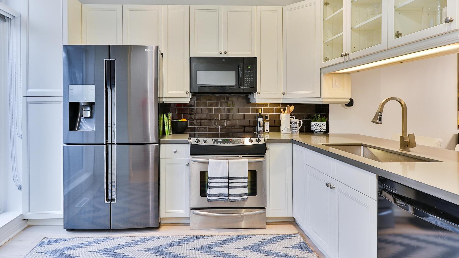 Para esto sirve el palito que hay dentro del agujero de tu nevera: ¡Duda resuelta!